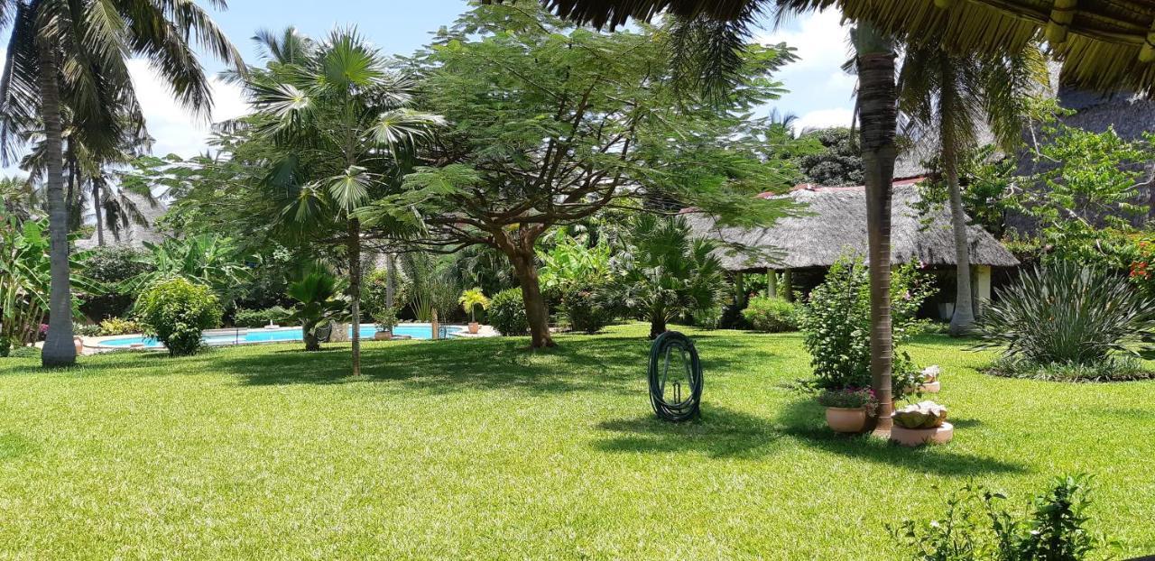 Amani Paradise - Luxury Villas Diani Beach Eksteriør billede