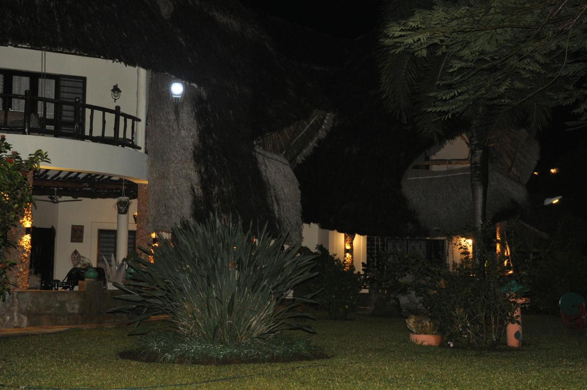 Amani Paradise - Luxury Villas Diani Beach Eksteriør billede